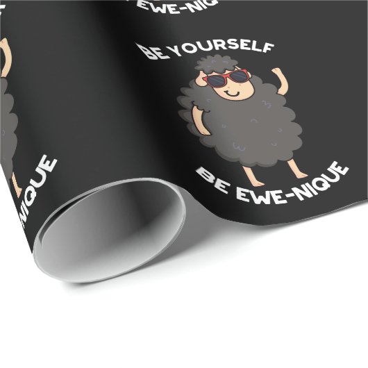Wees jezelf een Ewenique Funny Sheep Pun Dark BG Cadeaupapier (Rol Hoek)