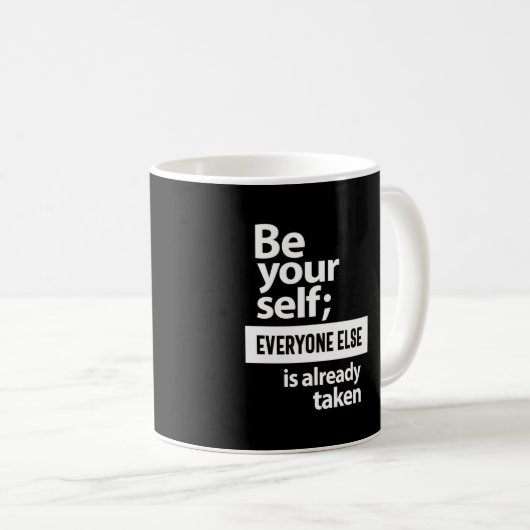 Wees jezelf iedereen anders wordt al genomen koffiemok (Voorkant rechts)