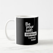 Wees jezelf iedereen anders wordt al genomen koffiemok (Links)