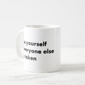 Wees jezelf iedereen wordt meegenomen koffiemok (Voorkant links)
