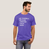 WEES JEZELF OMDAT IEDEREEN AL GENOMEN IS T-SHIRT (Voorkant volledig)