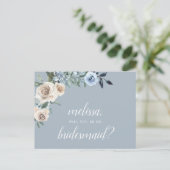 Wees mijn Bridesmaid Dusty Blue Beige Flowers Boho Uitnodiging Briefkaart (Staand voorkant)