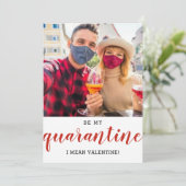 Wees mijn valentijn Grappige 2021 quarantaine foto Feestdagenkaart (Staand voorkant)