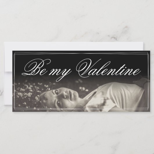 Wees mijn Valentijn - liegende jonge vrouw (Voorkant)