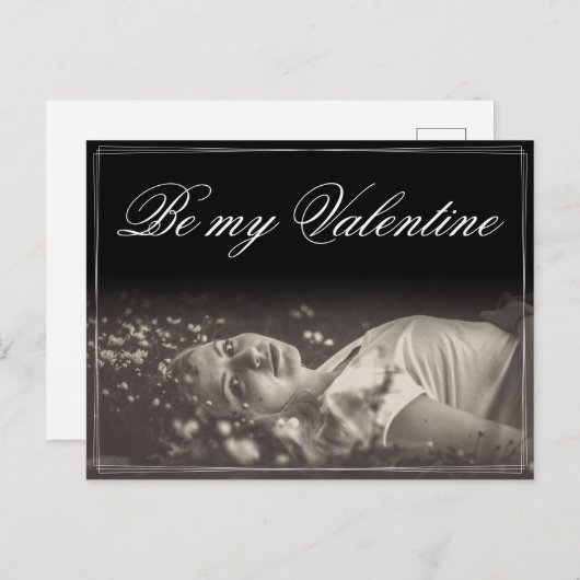 Wees mijn Valentijn - liegende jonge vrouw Briefkaart (Voorkant / Achterkant)