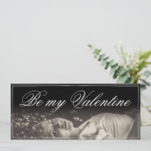 Wees mijn Valentijn - liggende jonge vrouw (Staand voorkant)