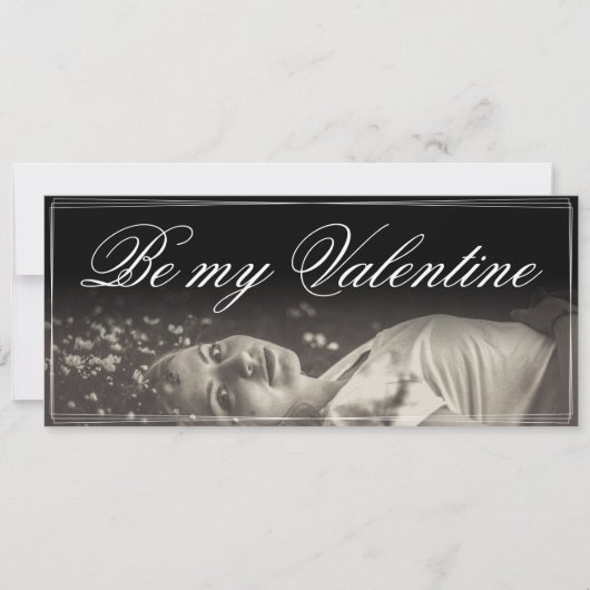 Wees mijn Valentijn - liggende jonge vrouw (Voorkant)