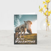 Wees mijn Valentijn met kijkend Paard Kaart (Gele Bloem)