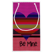 Wees mijn Valentijn regenbooghart Klein Cadeauzakje (Achterkant)