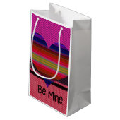 Wees mijn Valentijn regenbooghart Klein Cadeauzakje (Achterkant Gekanteld)