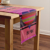 Wees mijn Valentijn regenbooghart Korte Tafelloper (Voorbeeld)