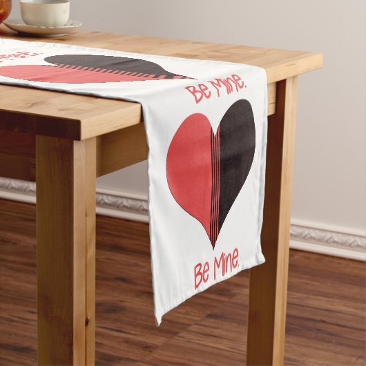 Wees Mine Valentijn Red Stripe Heart Korte Tafelloper (Voorbeeld)
