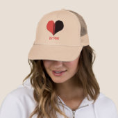 Wees Mine Valentijn Red Stripe Heart Trucker Pet (In situ)