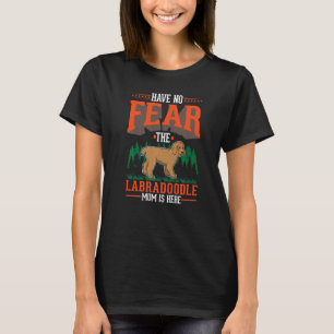Wees niet bang dat de Labradoodle mama hier is T-shirt