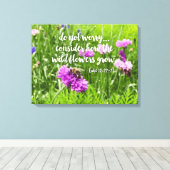 Wees niet bang dat wilde bloemen Christelijk zijn Canvas Afdruk (Insitu (Houten vloer))