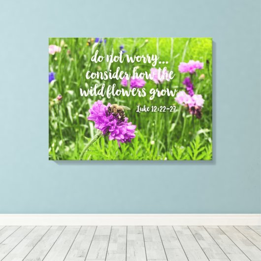 Wees niet bang dat wilde bloemen Christelijk zijn Canvas Afdruk (Insitu (Houten vloer))