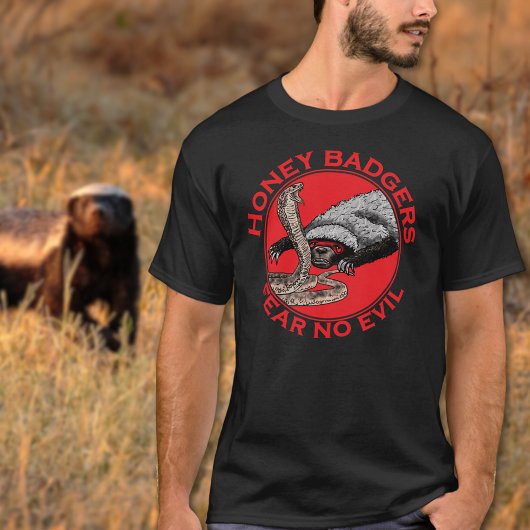 Wees niet bang voor het kwaadaardige honingdas rod t-shirt