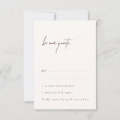 Wees onze gasten Blush Minimale RSVP-kaart RSVP Kaartje (Voorkant)