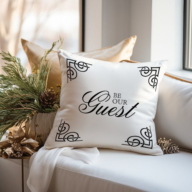 Wees onze gastvrouw kussen (Add a special touch to your guest room with this elegant "Be Our Guest" pillow.)