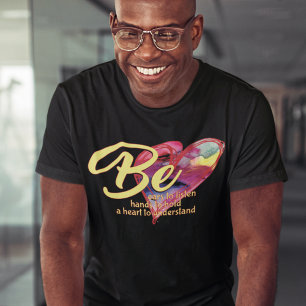 WEES OREN OM TE HOREN, HANDEN OM TE HOUDEN EN EEN  T-SHIRT