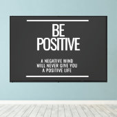 Wees positief ingelijst canvas afdruk (Insitu (Houten vloer))