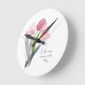 Wees reden dat iemand vandaag de duistere roze tul ronde klok (Hoek)