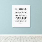 Wees sterk en moedig, Joshua 1:9 Canvas Afdruk (Insitu (Houten vloer))