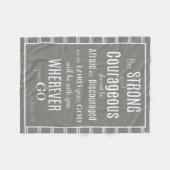 Wees sterk en moedig (Joshua) Grijs/Wit Fleece Deken (Voorkant (Horizontaal))