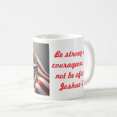 Wees sterk en moedig. Zwaard in smederij. Koffiemok (Voorkant rechts)