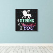 Wees sterk en mooi - Gymnastiek Eenhoorn Canvas Afdruk (Insitu (Houten vloer))