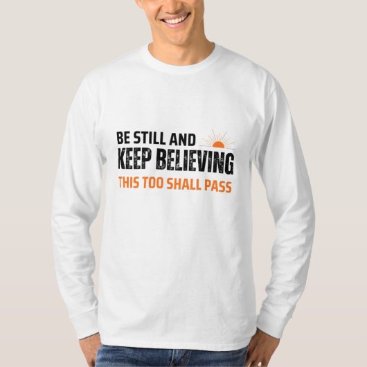 Wees stil en blijf geloven. Ook dit zal voorbijgaa T-shirt (Voorkant)