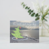 Wees stil en ken God Bijbelse Kerstmis Feestdagenkaart (Staand voorkant)