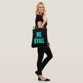 Wees stil en ken God Psalm 46:10a Kerk Boodschappe Tote Bag (Op model)