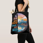 Wees stil en weet dat ik God ben Bijbelvers Tote Bag (Dichtbij)