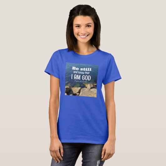 Wees stil en weet dat ik God ben Rustige blauwe oc T-shirt (Voorkant volledig)