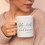 Wees stil en weet het koffiemok<br><div class="desc">Wees stil en weet dat ik God ben, inspirerend religieuze uitspraak van Psalm 46:10. tekstkleur.</div>