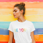 Wees trots op je LGBTQ Rainbow Heart Monogram Tri-Blend Shirt