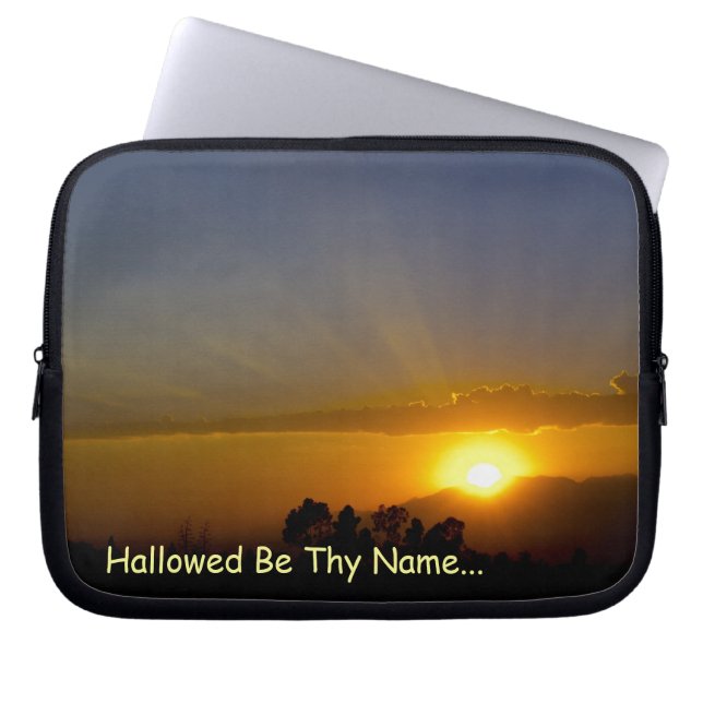 Wees uw naam gewijd laptop sleeve (Voorkant)