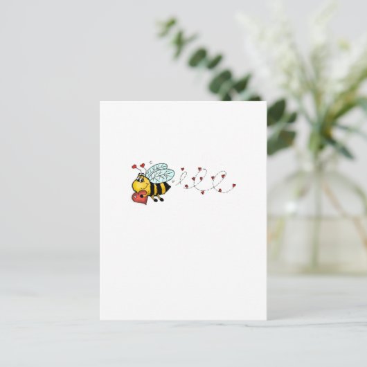 Wees van mij - Cute Bee houdt een hart vast Briefkaart (Staand voorkant)