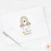 Wees vandaag nog groter, motivatie regenboog ronde sticker (Envelop)