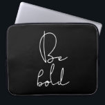 Wees vet wit lettertype laptop sleeve<br><div class="desc">Wees moedig: wees niet bang om moedig en moedig,  eenvoudig levensadvies te zijn voor dit minimalistische ontwerp.</div>