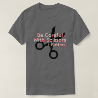 Wees voorzichtig met scharen t-shirt