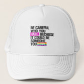 Wees voorzichtig met wie je haat trucker pet (Voorkant)