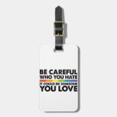 Wees voorzichtig met wie je Rainbow LGBT Gay Pride Bagagelabel (Voorkant verticaal)