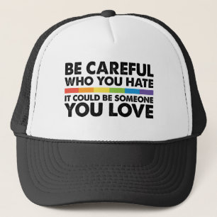 Wees voorzichtig met wie je Rainbow LGBT Gay Pride Trucker Pet