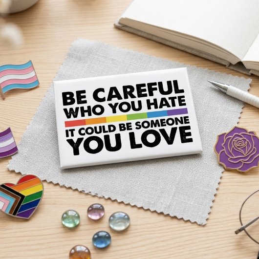 Wees Voorzichtig Wie Je Haat Inclusieve Regenboog Button