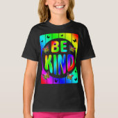 WEES VRIENDELIJK KLEURRIJKE REGENBOOGVLINDERS T-SHIRT (Voorkant)