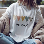 Wees vriendelijk Multicolor Hearts T-shirt