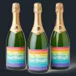 Wees vrolijk en helder Rainbow Custom Christmas Pa Sparkling Wijnetiket<br><div class="desc">Mooie regenboog kerstfeest champagne flesje label in  gewaagde kleuren die Be Merry and Bright leest. Vrolijke gay pride thema vakantie geschenken voor een LGBTQ familie.</div>