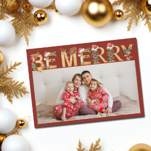 Wees vrolijk Kerstmis Rood Gouden Letters Familie Feestdagenkaart